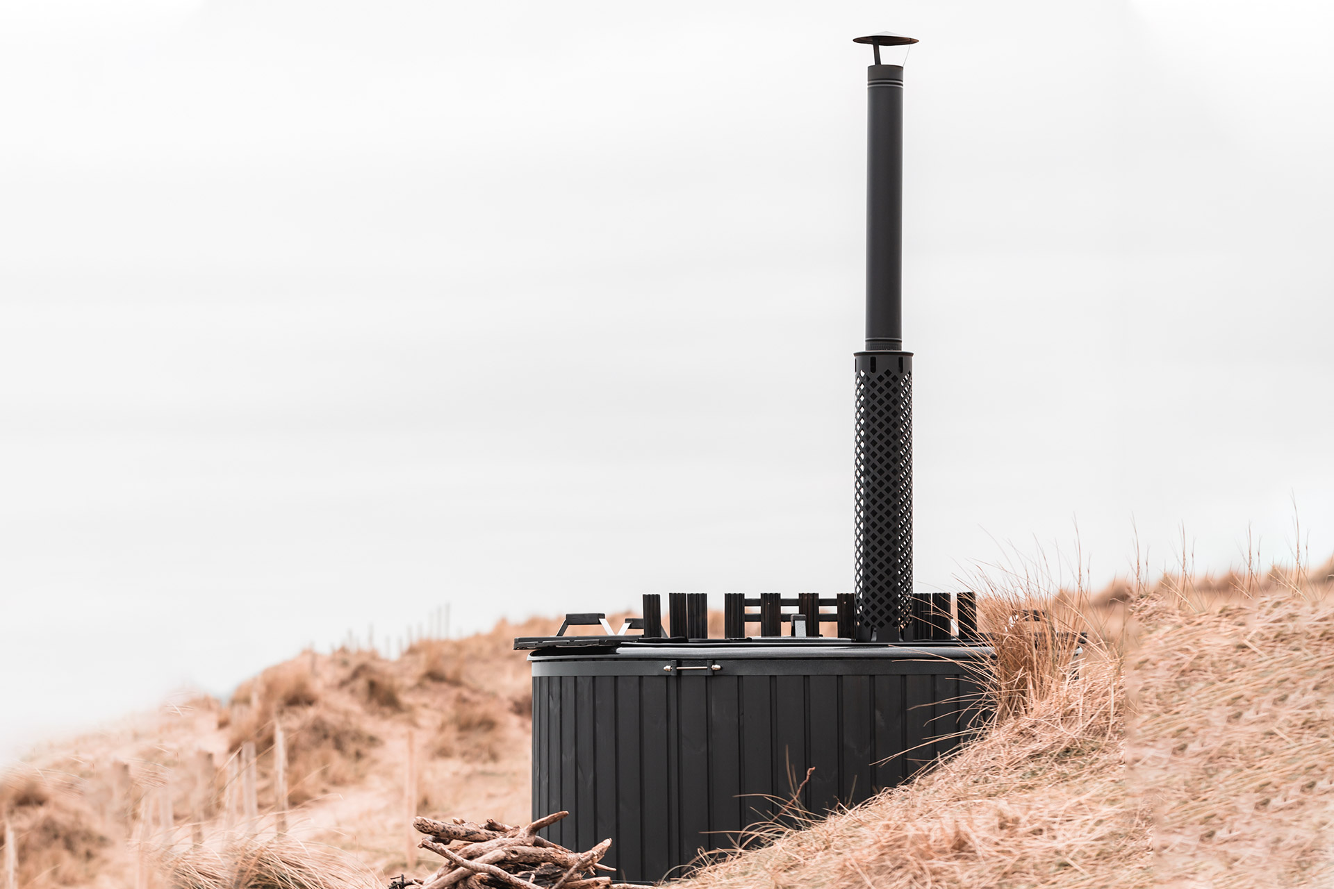 Modern outdoor hot tub installation